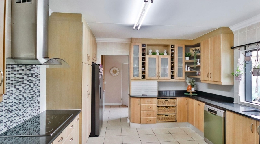 5 Bedroom Property for Sale in Bergsig Western Cape